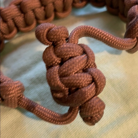 Cool stone and macrame bracelet - Picture 3 of 3